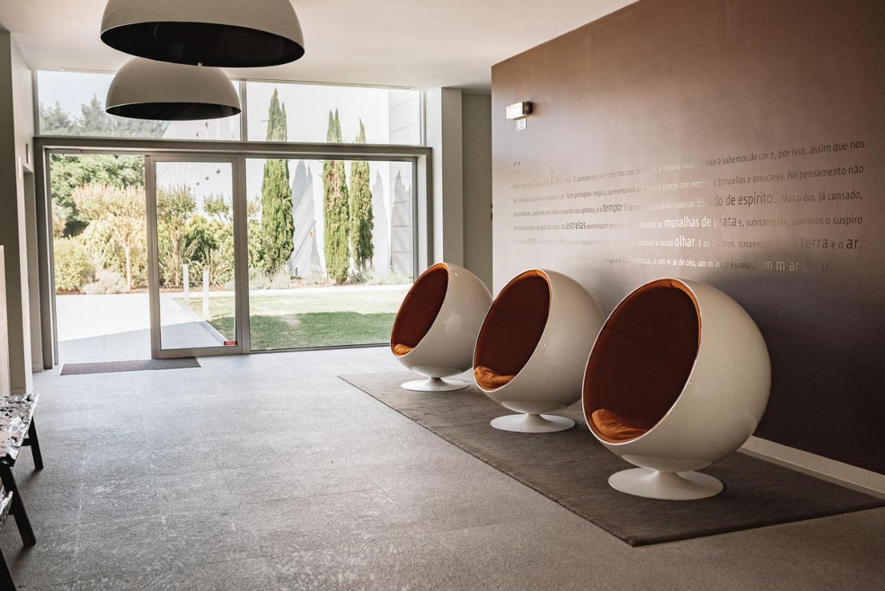 M'Ar De Ar Aqueduto Hotel Évora Exterior foto Ball chairs