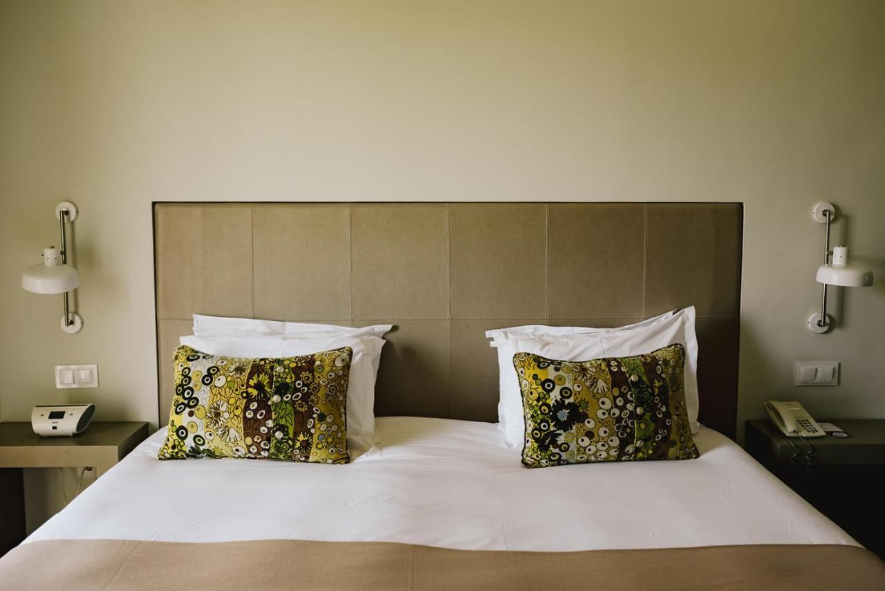 M'Ar De Ar Aqueduto Hotel Évora Exterior foto A bed with a headboard
